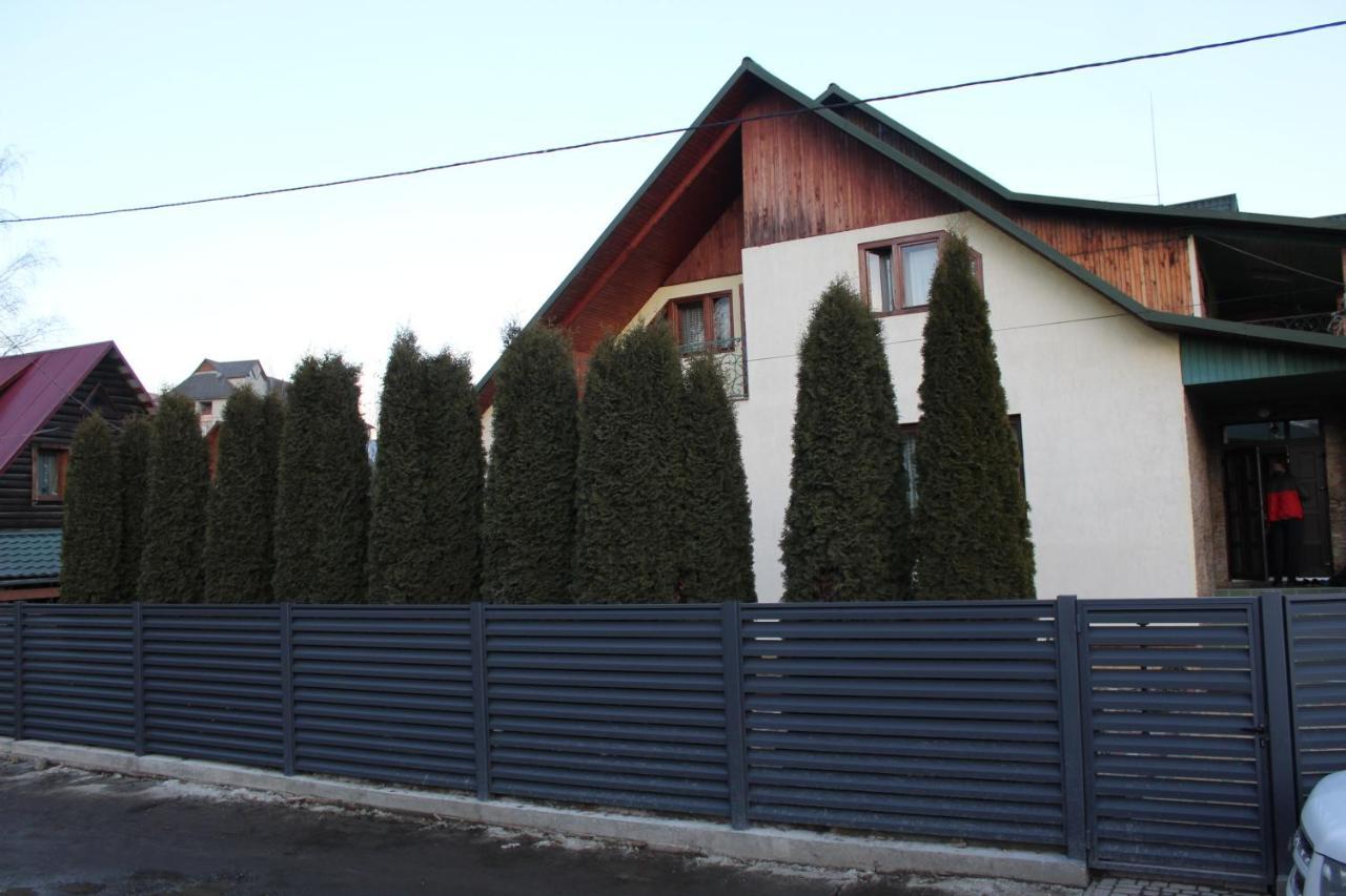 Затишний Міні-Готель "Rosky" Yasinya Exterior foto
